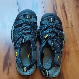 Women's Keen Black and Yellow Water Sandals (Worn  Once)